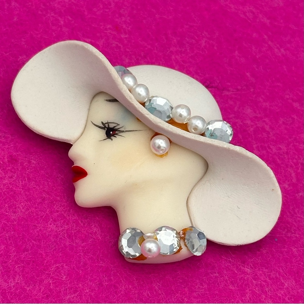 Vintage elegant lady's head brooch - Picture 2 of 6
